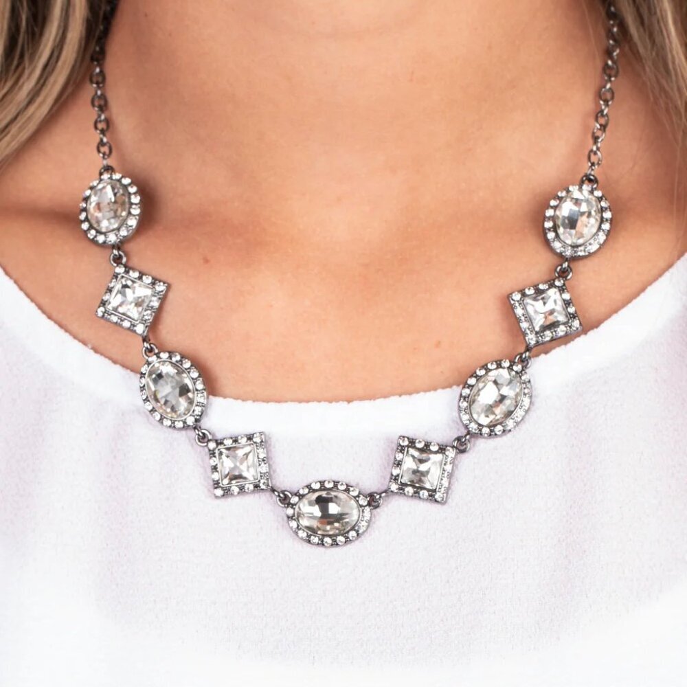 Paparazzi Jewelry Accessories - Diamond of the Season - Black Necklace - Vintage